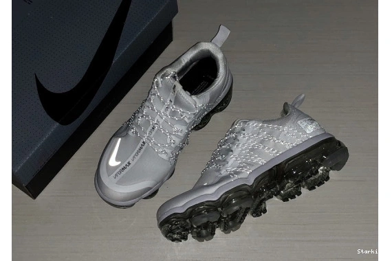 AQ8811-100 RUN REFLECT SILVER VAPORMAX AIR WHITE (W) UTILITY 0810